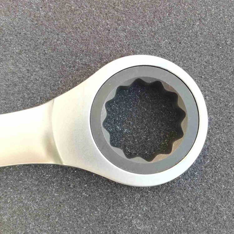 SET DE CHEI DREPTE CU CLICHET DE LA 6MM LA 32MM, 22 DE PIESE ÎN TRUSĂ METALICĂ KRAFTROYAL SET DE CHEI DREPTE CU CLICHET DE LA 6MM LA 32MM, 22 DE PIESE ÎN TRUSĂ METALICĂ KRAFTROYAL